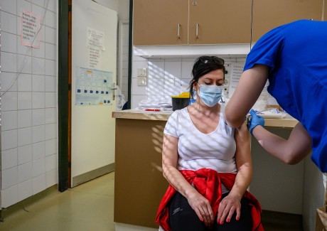 Online formában is foglalhatunk időpontot jövő héttől az oltásra